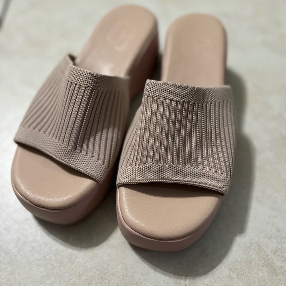 Stylish Beige Women's Slide Sandals. Platform sandals